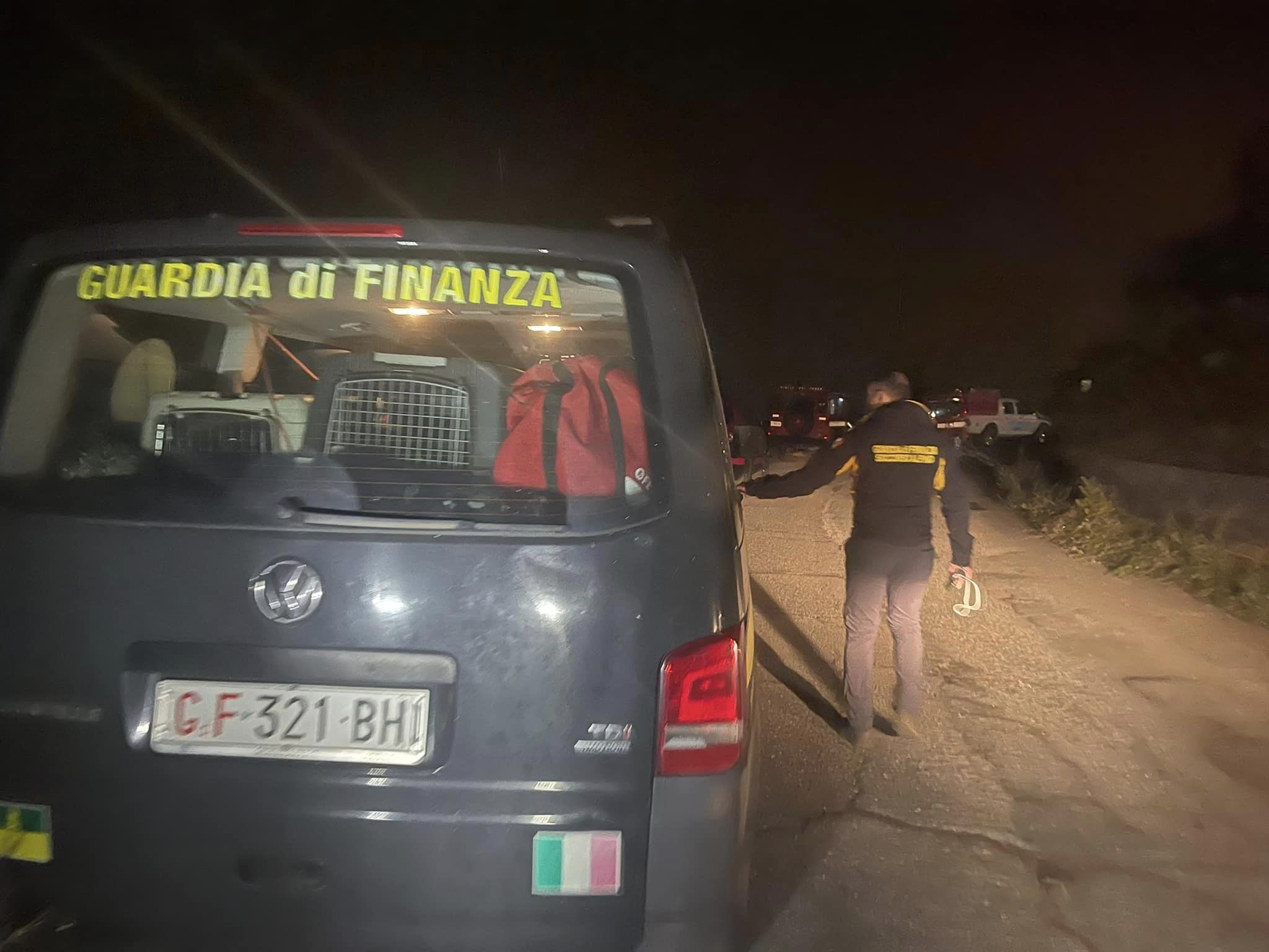 Canadair precipitato, disperata ricerca dei corpi dei due piloti