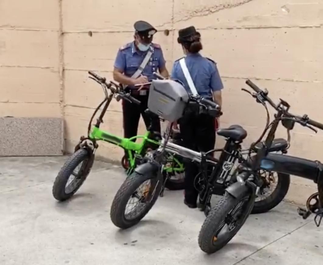 Bici elettriche modificate sfrecciano anche a 25 km orari: a Catania multe e sequestri