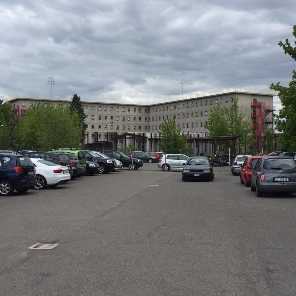 Cellulari in carcere a disposizione dei boss: chiusa maxi inchiesta a Bologna