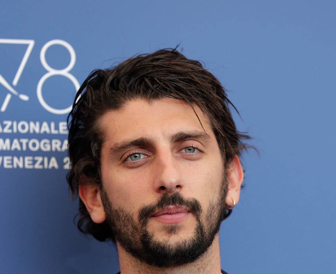 Galleria foto 'Matilda De Angelis e Pietro Castellitto sempre più innamorati: l’amore sbocciato sul set' - foto 8