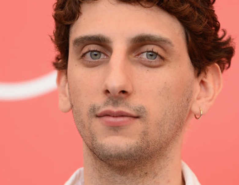 Matilda De Angelis e Pietro Castellitto sempre più innamorati: l’amore sbocciato sul set Matilda De Angelis e Pietro Castellitto sempre più innamorati: l’amore sbocciato sul set