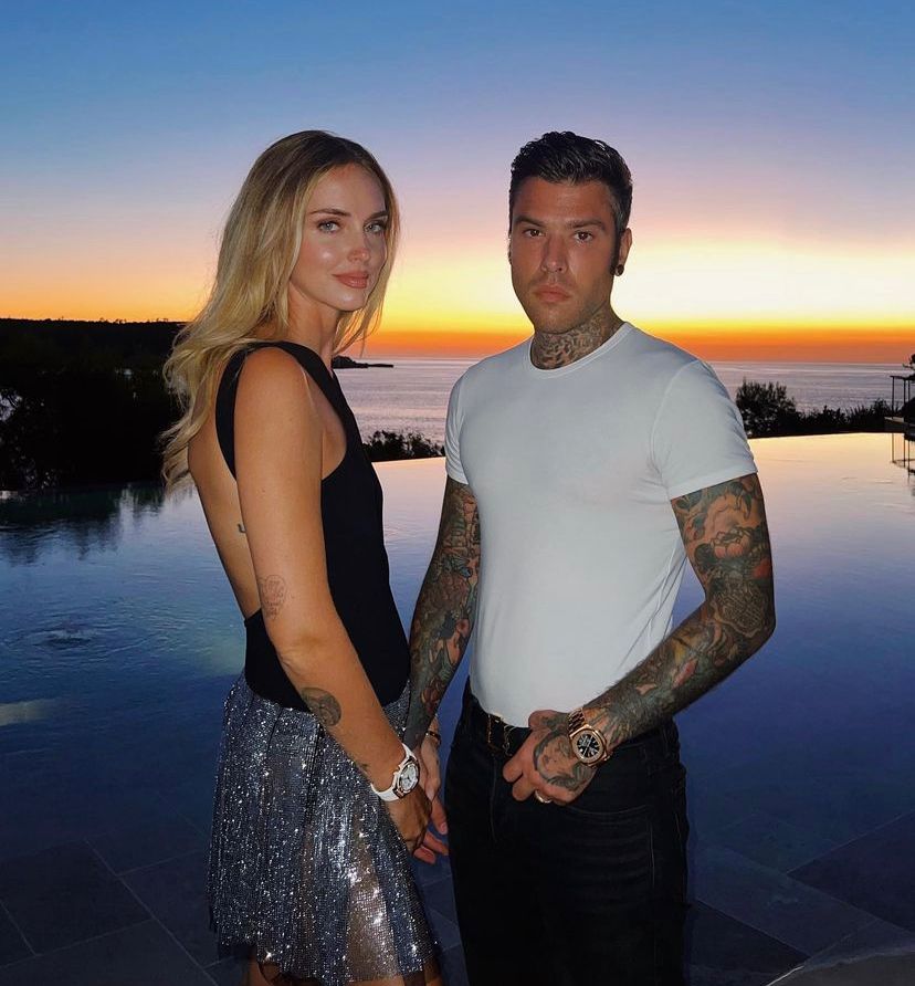 Chiara Ferragni e Fedez si fotografano a letto senza veli. Il web li stuzzica: “Terzo figlio in arrivo?”