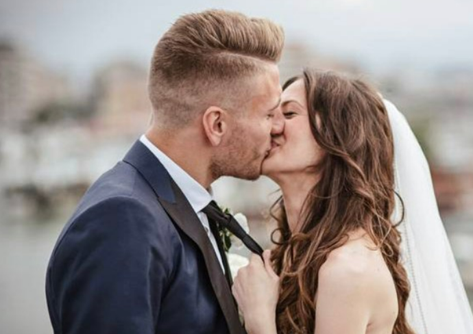 Gioia e dolore per Ciro Immobile, nato il quarto figlio ma arriva lungo stop per infortunio Gioia e dolore per Ciro Immobile, nato il quarto figlio ma arriva lungo stop per infortunio