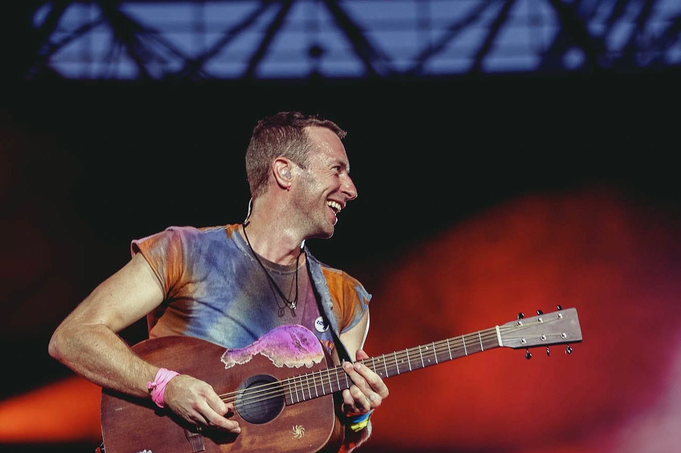 Fan dei Coldplay in ansia, infezione ai polmoni per Chris Martin