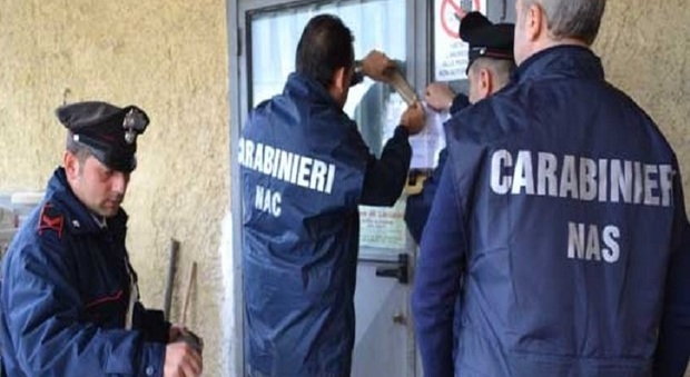 Occupazione abusiva della strada pubblica, chiusura per ristorante nel cuore di Ortigia