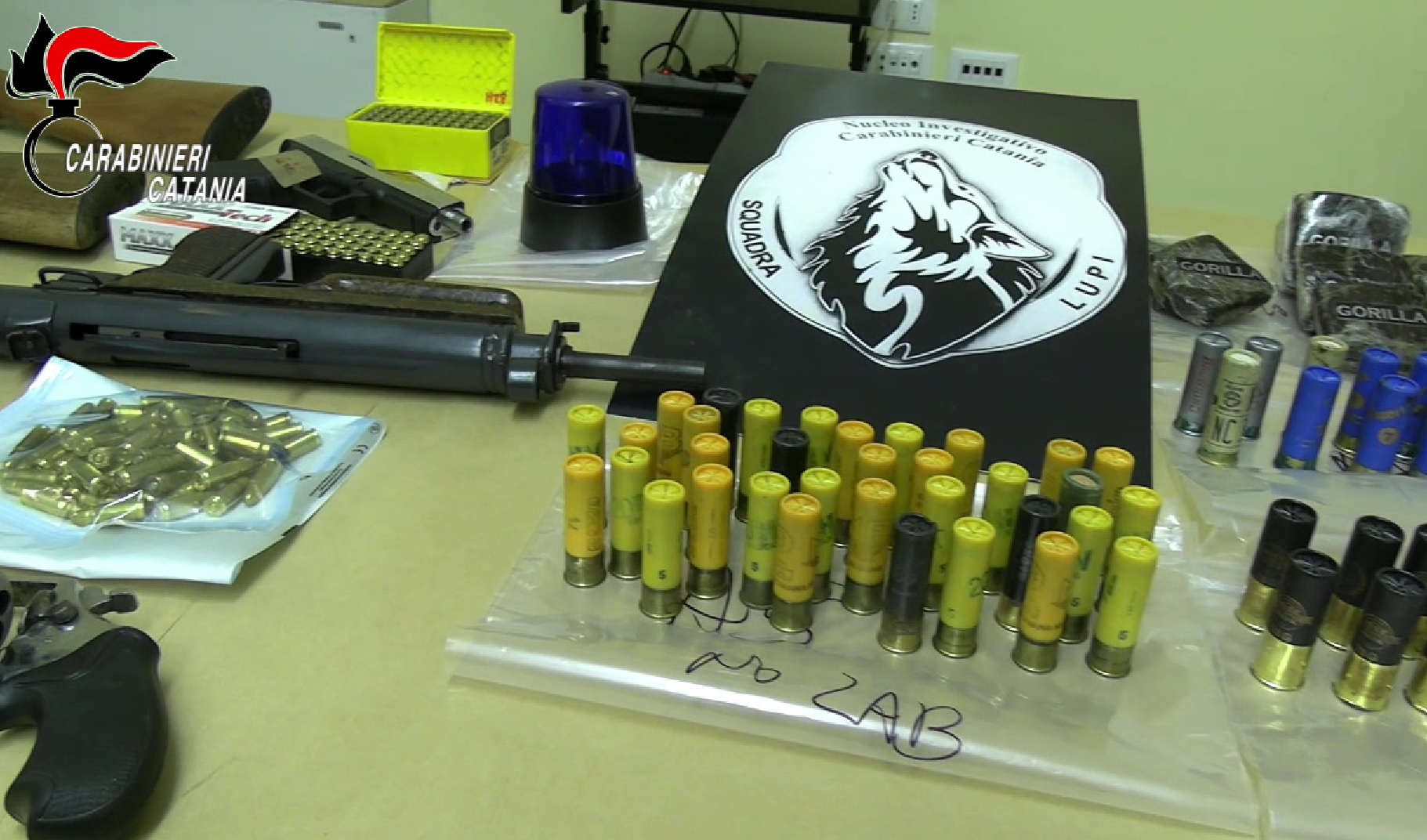 Droga e armi a Librino, trovato arsenale in palazzina: in manette 35enne – VIDEO