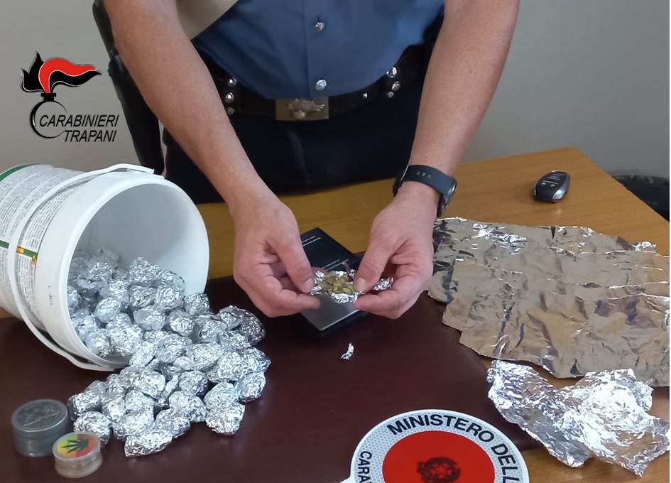 Spaccio di droga a Petrosino, arrestato un 22enne