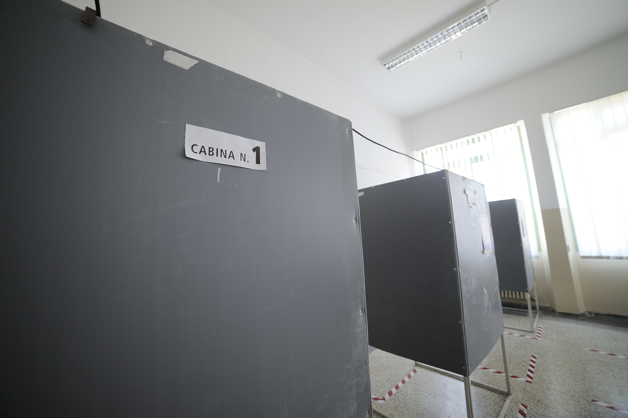 Spoglio infinito a 7 giorni dalle elezioni: “Errori nei verbali”. Regione ferma un altro mese