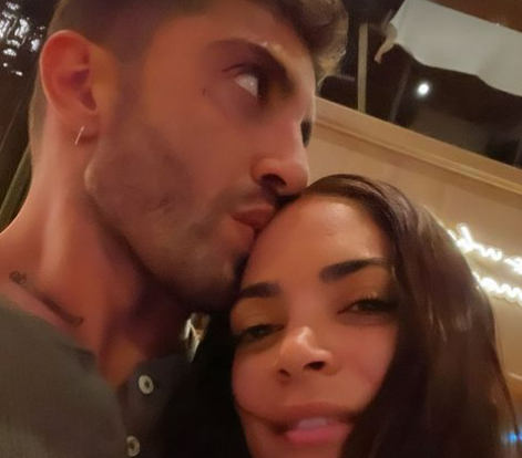 Elodie e Andrea Iannone escono allo scoperto, prime foto insieme sui social