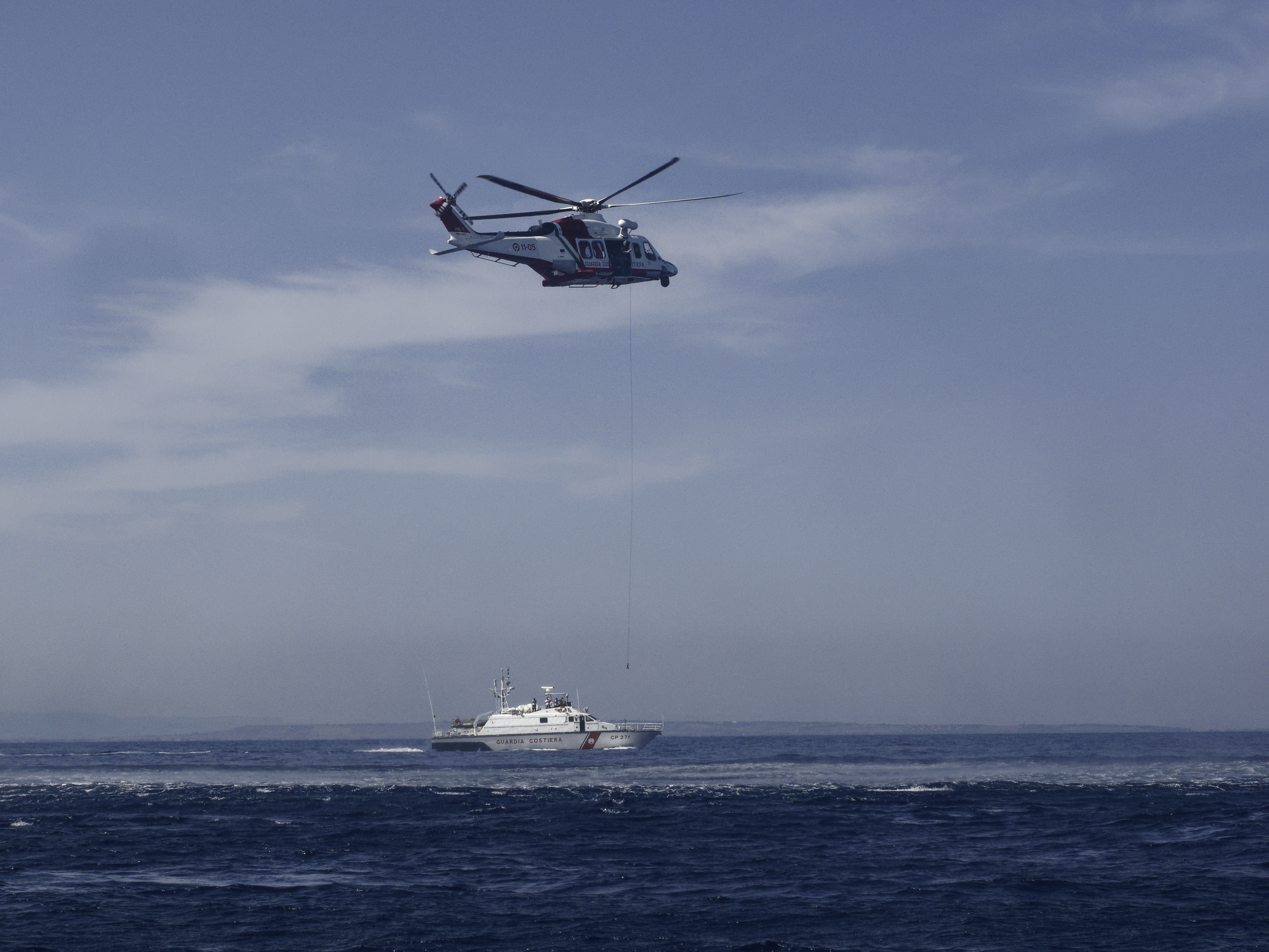 Incidente aereo al largo della Sicilia orientale: Guardia costiera testa procedure emergenza