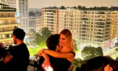 Compleanno rap per Fedez, il cantante spegne 33 candeline con moglie e amici