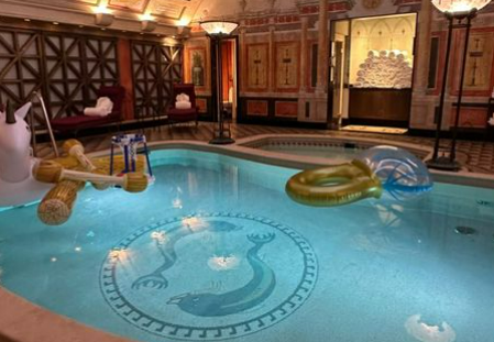 Compleanno rap per Fedez, il cantante spegne 33 candeline con moglie e amici