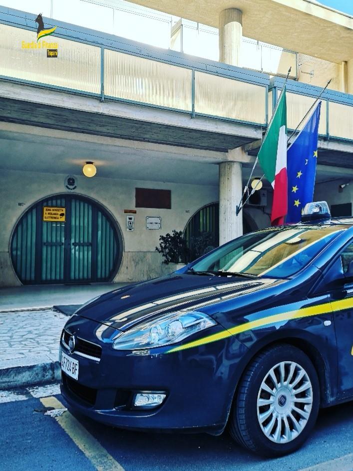 Castellammare del Golfo, distributore vendeva carburante non conforme: titolare denunciato