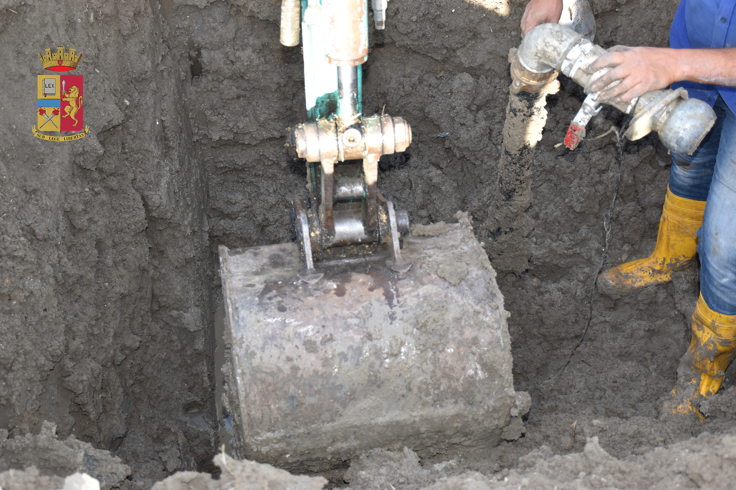 Furto aggravato d’acqua e acquedotto danneggiato: denunciato licatese