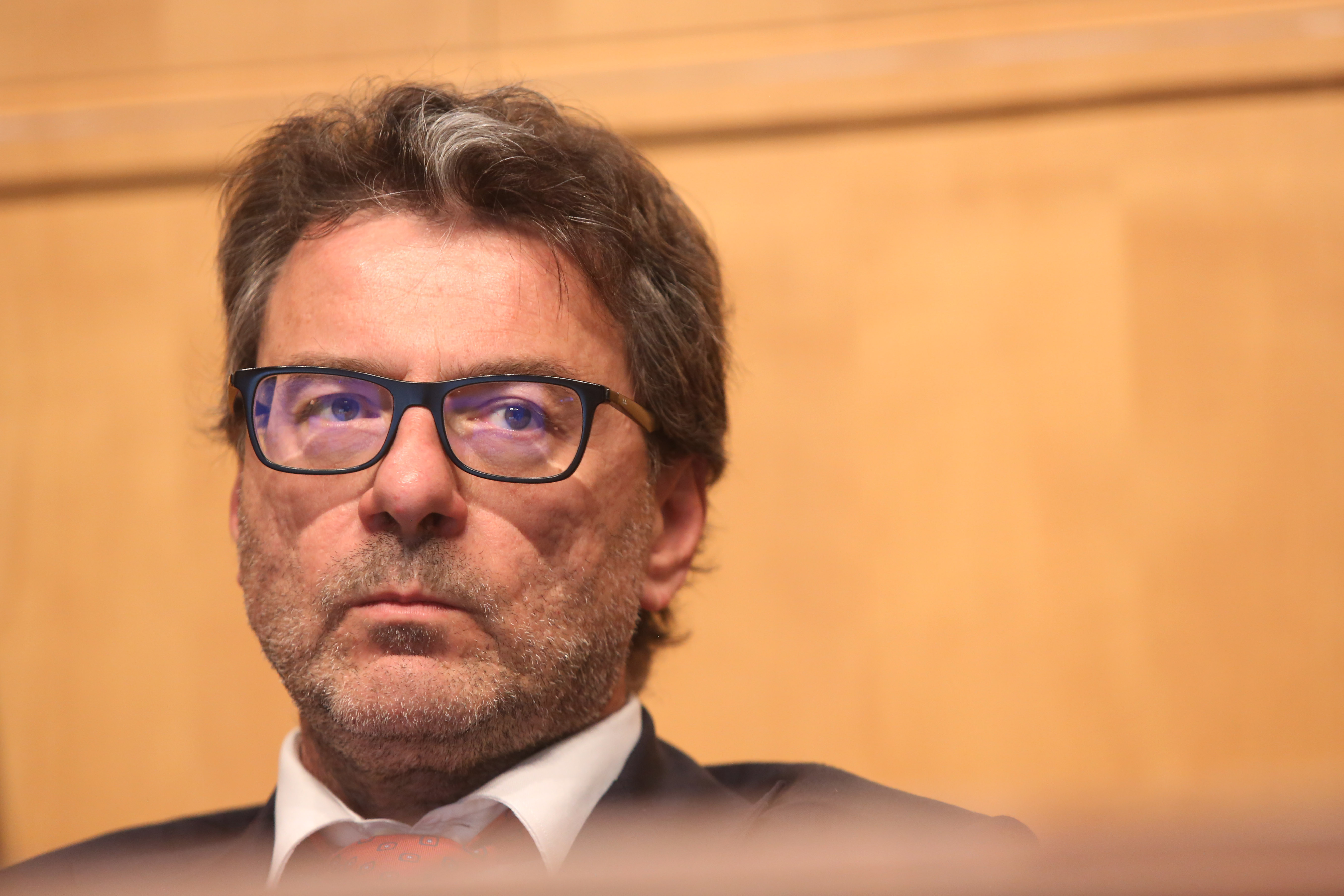 Moratoria per chi non ha pagato le bollette e bonus sociale allargato: le mosse del governo