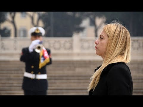 Governo, cori “Giorgia, Giorgia” per la Meloni all’Altare della Patria