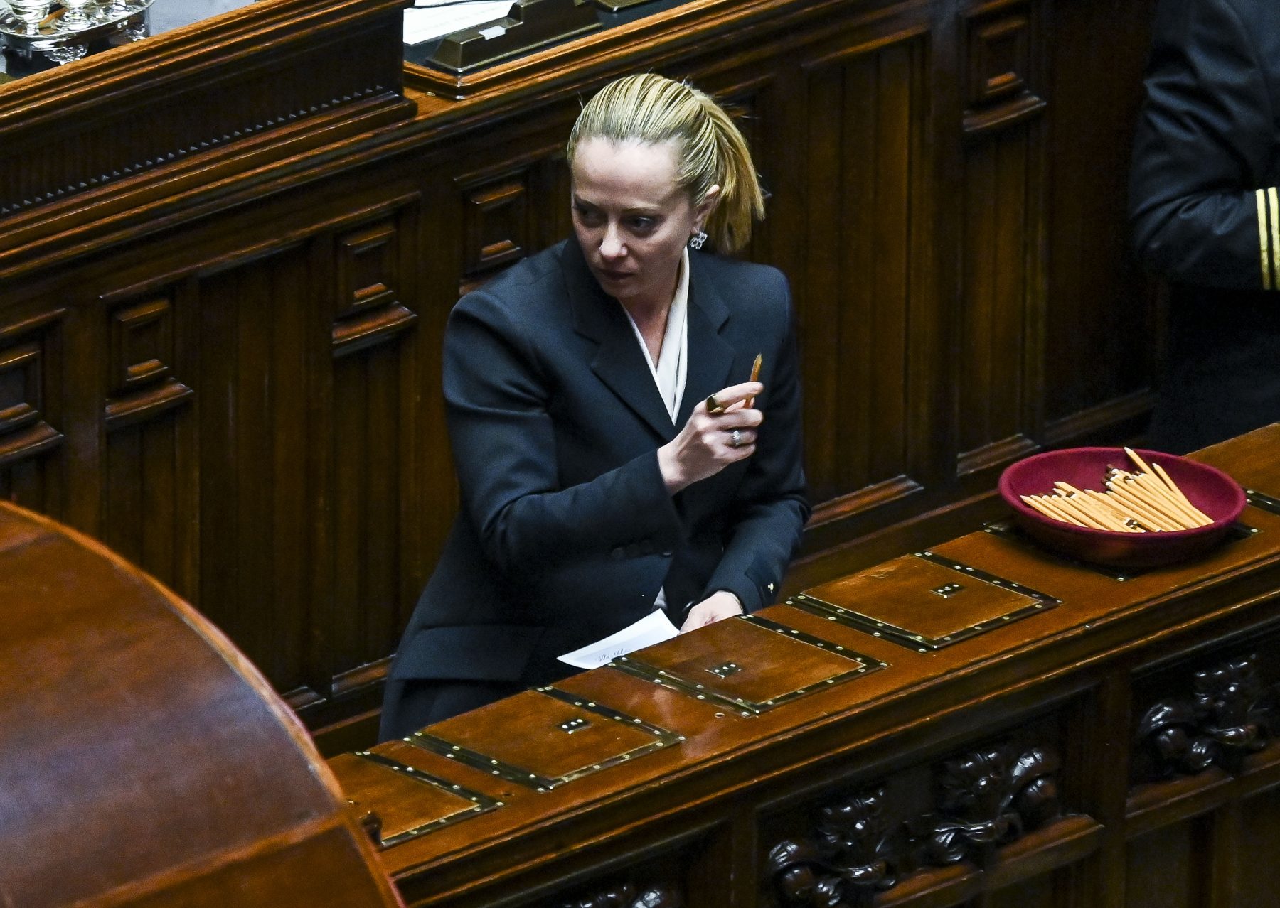 Ministri e ruoli chiave di Camera e Senato: ecco i nomi, ma la lite Berlusconi-Meloni blocca tutto Ministri e ruoli chiave di Camera e Senato: ecco i nomi, ma la lite Berlusconi-Meloni blocca tutto