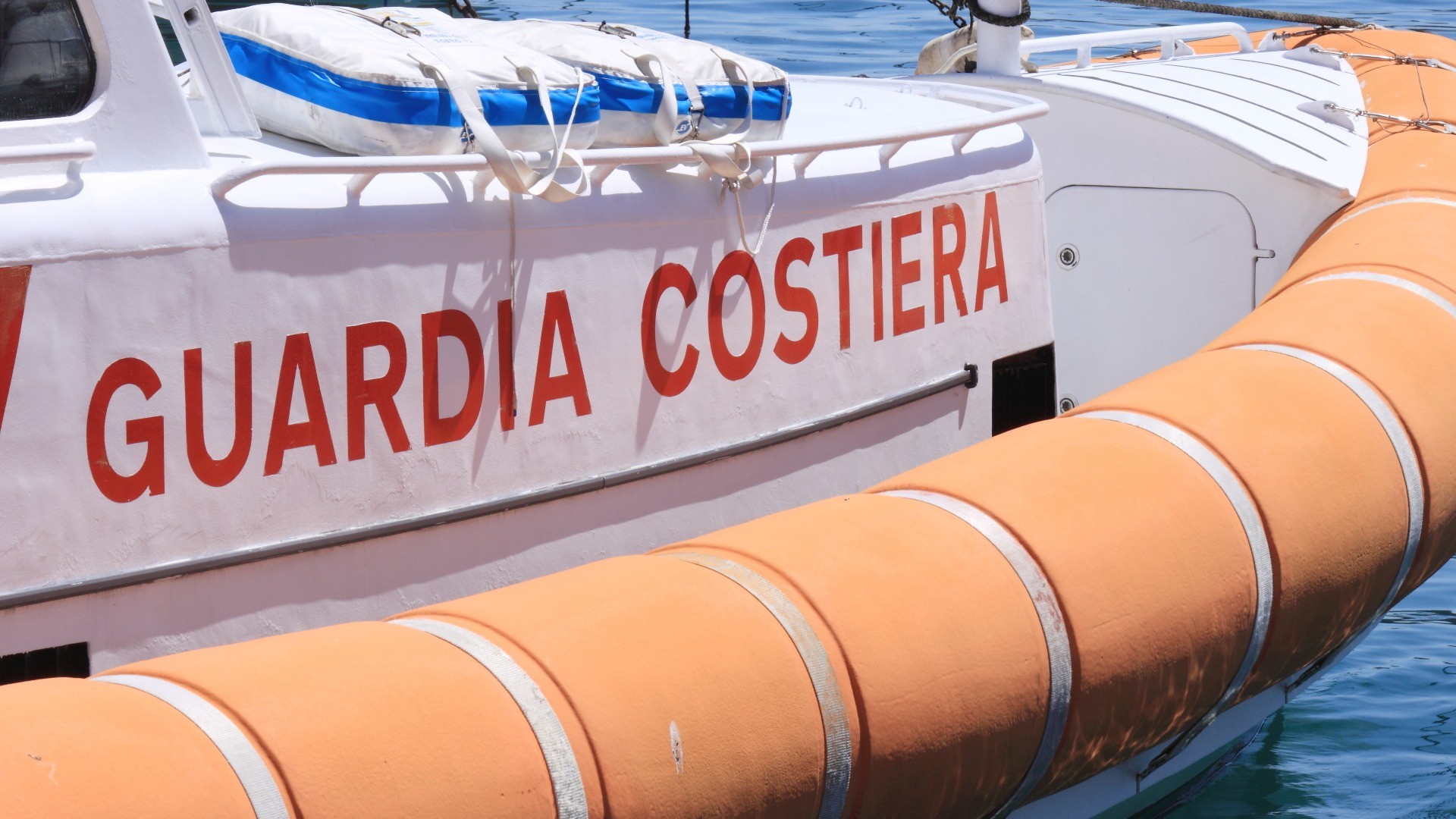 Collisione in mare al largo di Sciacca: peschereccio speronato da nave mercantile