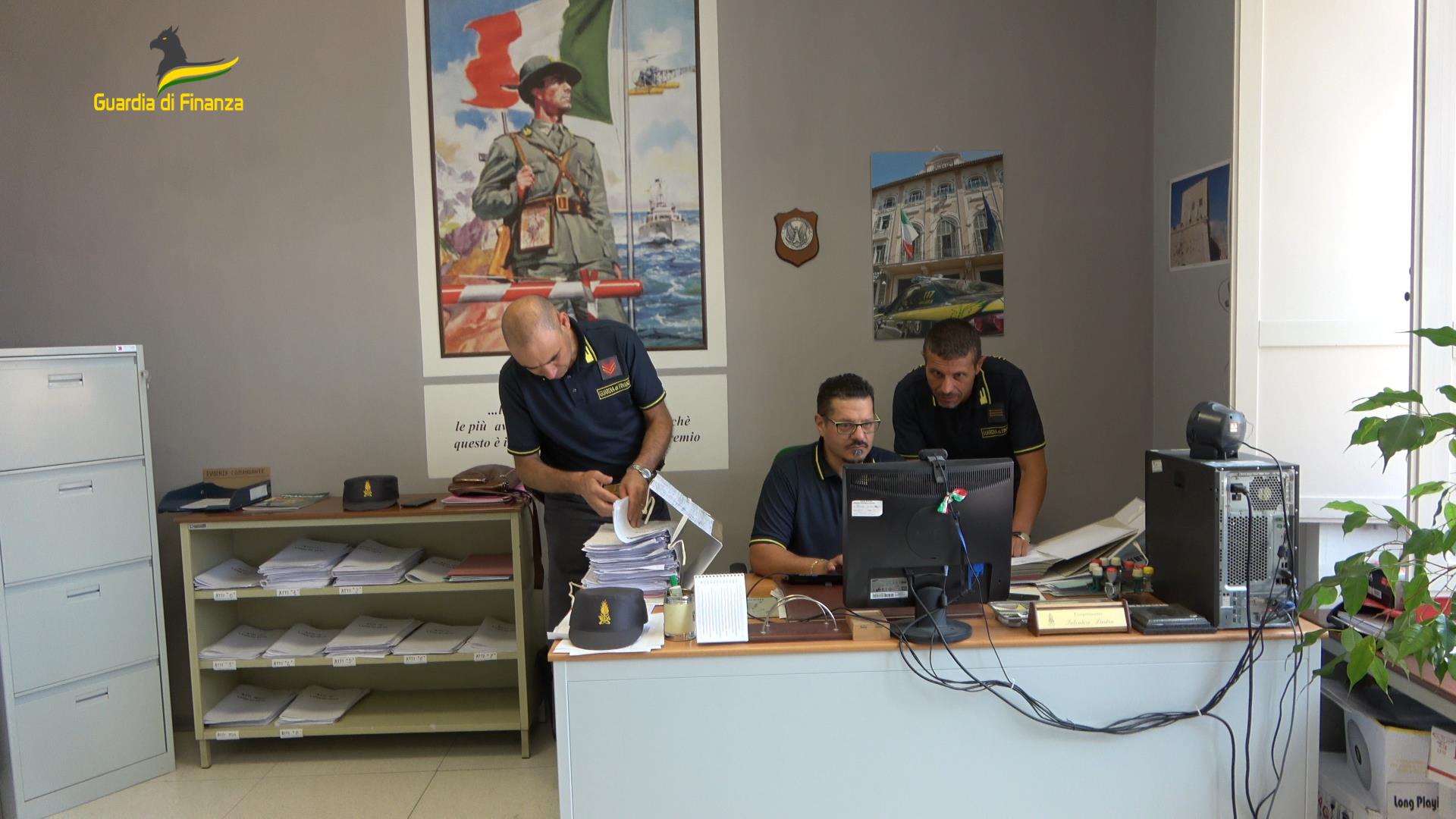 Lavoratori in nero e col reddito di cittadinanza: maxi sanzioni in 5 ristoranti