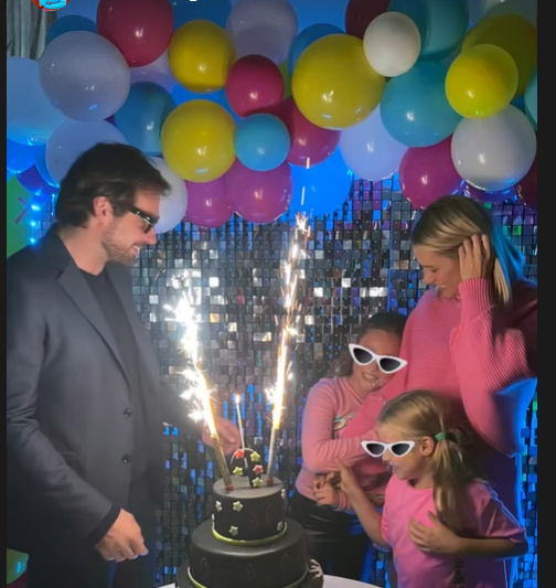 Michelle Hunziker e Tomaso Trussardi di nuovo insieme sorridenti al compleanno della figlia