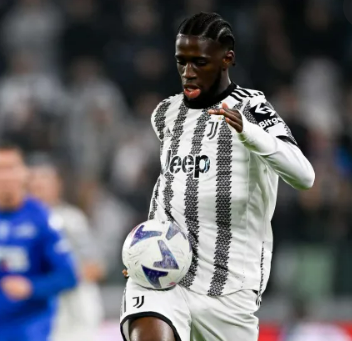 Nuova tegola per la Juve, distorsione alla caviglia per Iling-Junior: out 20 giorni