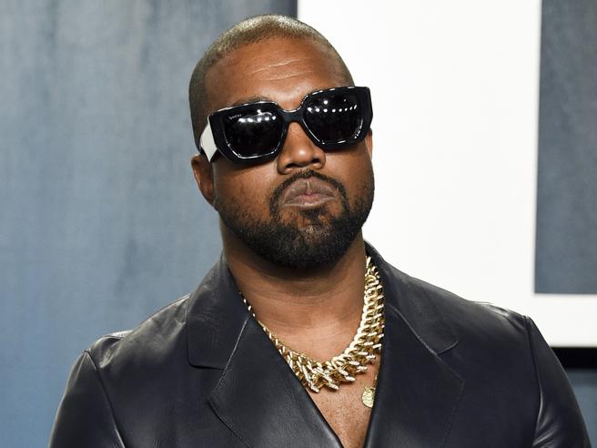 Adidas interrompe i rapporti con il rapper Kanye West dopo commenti antisemiti del rapper