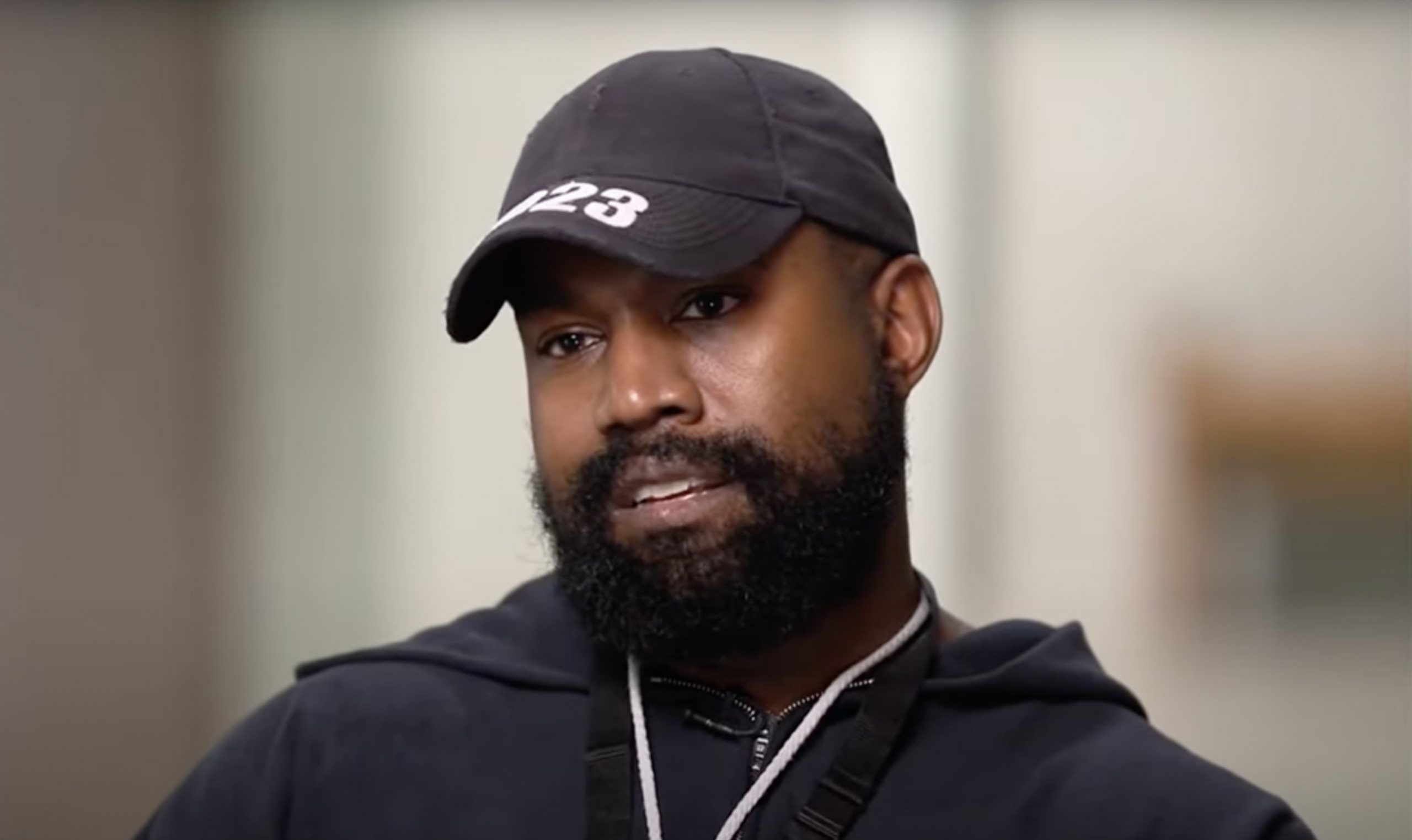 Post antisemiti su Twitter, bloccato l’account di Kanye West