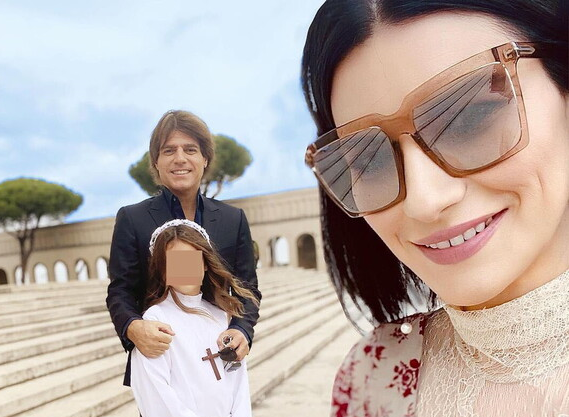 Laura Pausini festeggia la prima comunione della figlia Paola, sui social gli scatti più belli Laura Pausini festeggia la prima comunione della figlia Paola, sui social gli scatti più belli