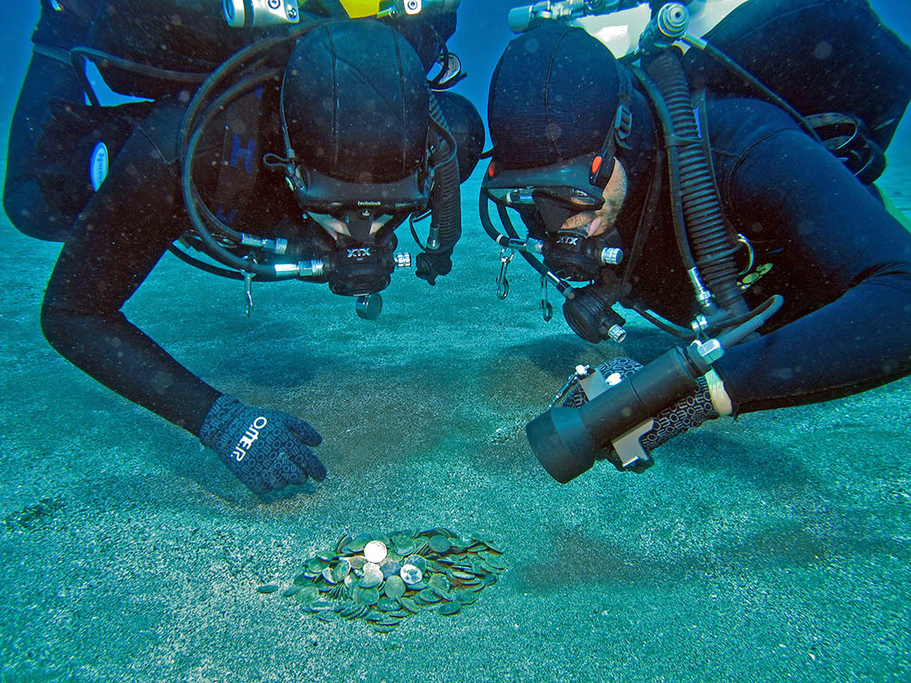 Pantelleria, ritrovate in fondo al mare oltre 300 anfore di epoca punica
