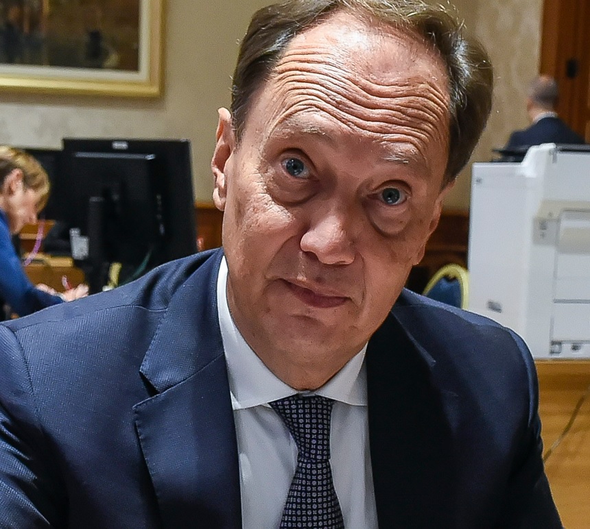 Reddito cittadinanza, Ciriani: “Ipotesi nuova stretta da 8 a 7 mesi”