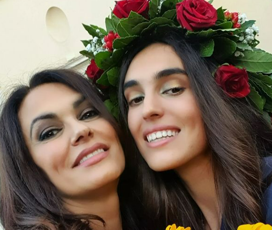 Maria Grazia Cucinotta festeggia sui social la laurea della figlia Giulia: “Felicità assoluta”