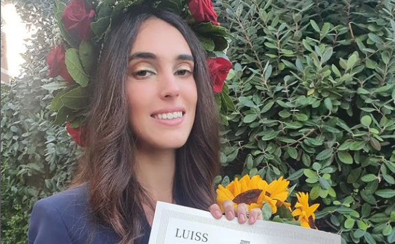 Maria Grazia Cucinotta festeggia sui social la laurea della figlia Giulia: “Felicità assoluta”
