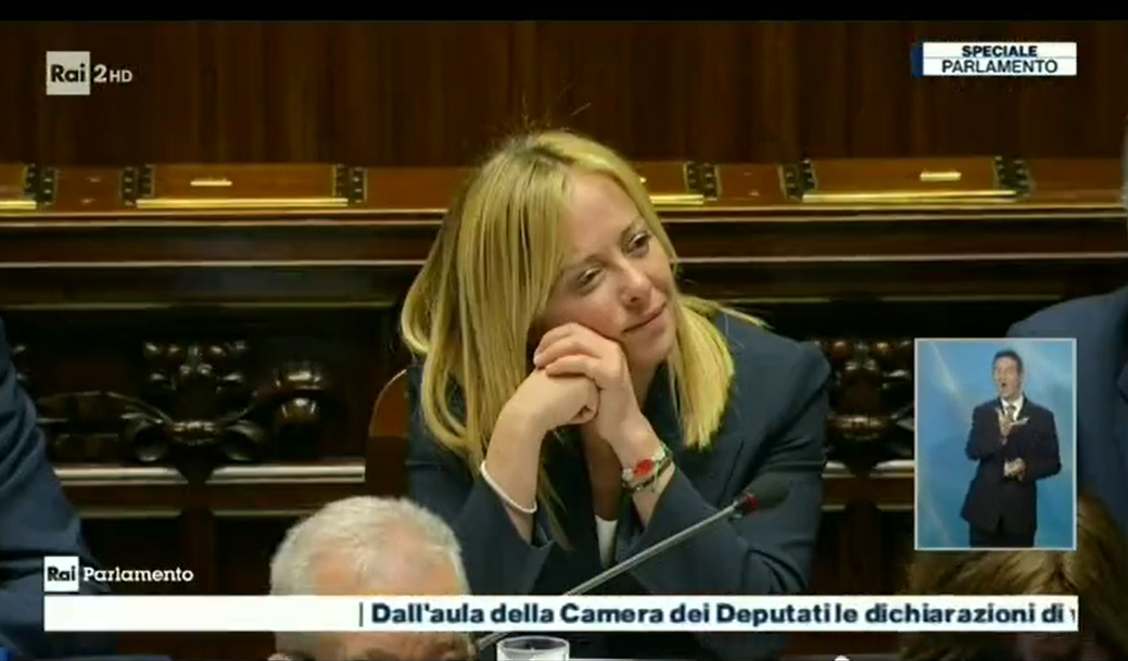 Labiale della Meloni virale su twitter: la premier ha davvero insultato Conte?