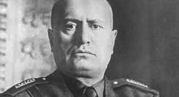 Governo, Mise: via foto di Mussolini per evitare polemiche e strumentalizzazioni