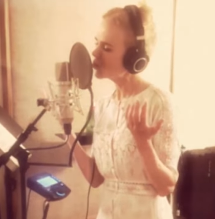 Fan di Nicole Kidman in delirio, il video del duetto con Luke Evans diventa virale