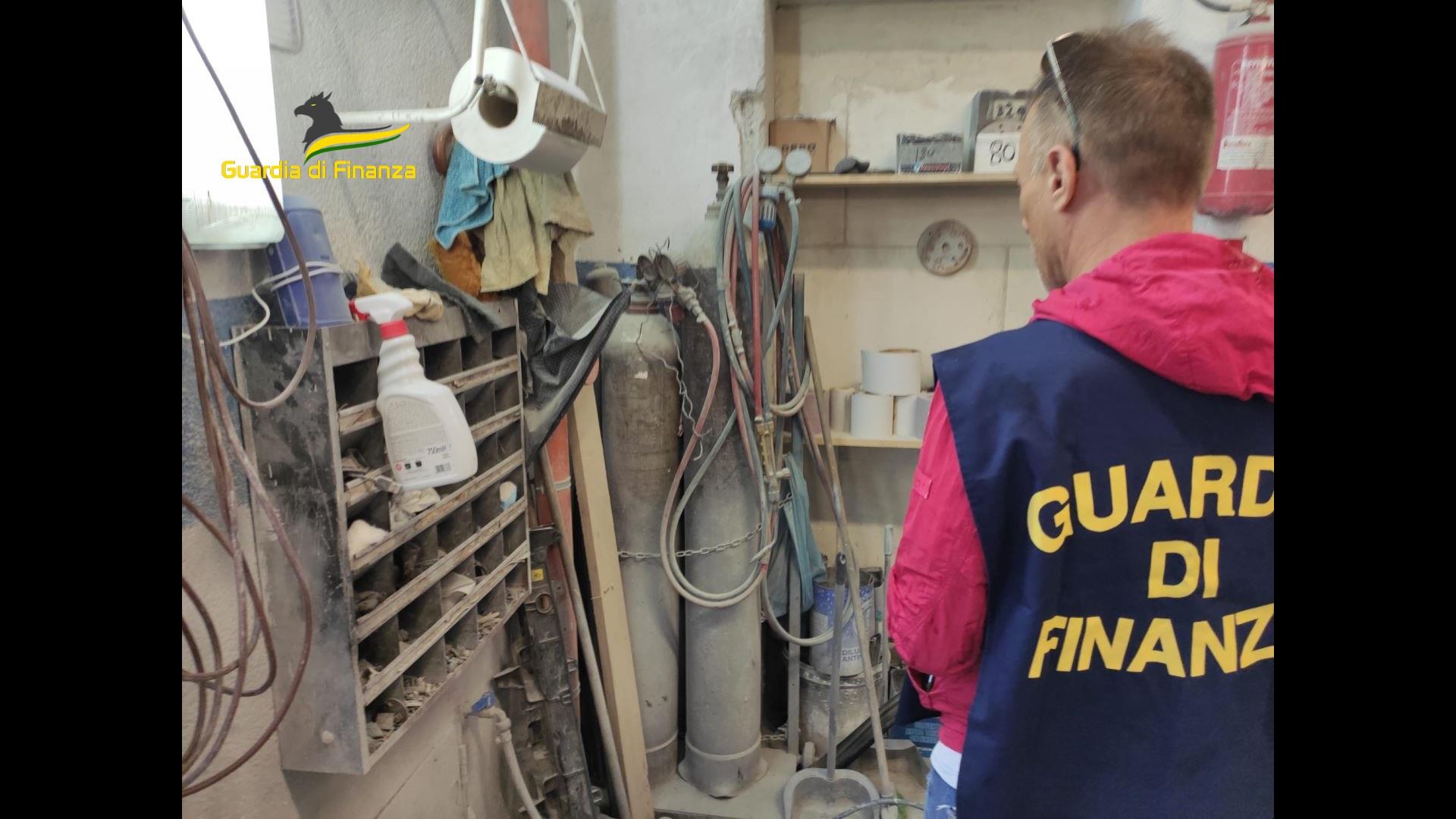Sequestrate a Palermo 2 officine abusive. Sanzioni per reati ambientali e lavoro nero