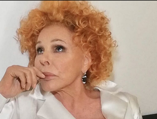 Ornella Vanoni si rompe un femore, tour rinviato: “Colpa dei marciapiedi rotti!”