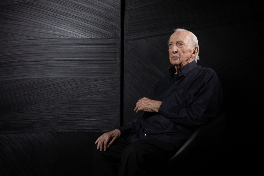 Addio al pittore delle sfumature del nero: si è spento a 102 anni Pierre Soulages