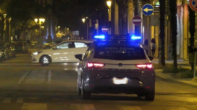 Coniugi trovati morti in casa: orrore a Milano, ipotesi omicidio-suicidio