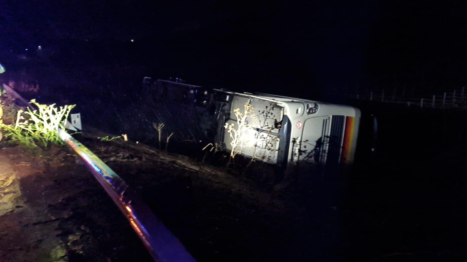 Maltempo, il pullman travolto da una tromba d’aria: i feriti sono 5 siciliani e un’ucraina Maltempo, il pullman travolto da una tromba d’aria: i feriti sono 5 siciliani e un’ucraina