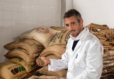 Bollette, accordo di prezzo bloccato salva un bar di 160 anni: “Ma da ottobre rischiamo tutti”