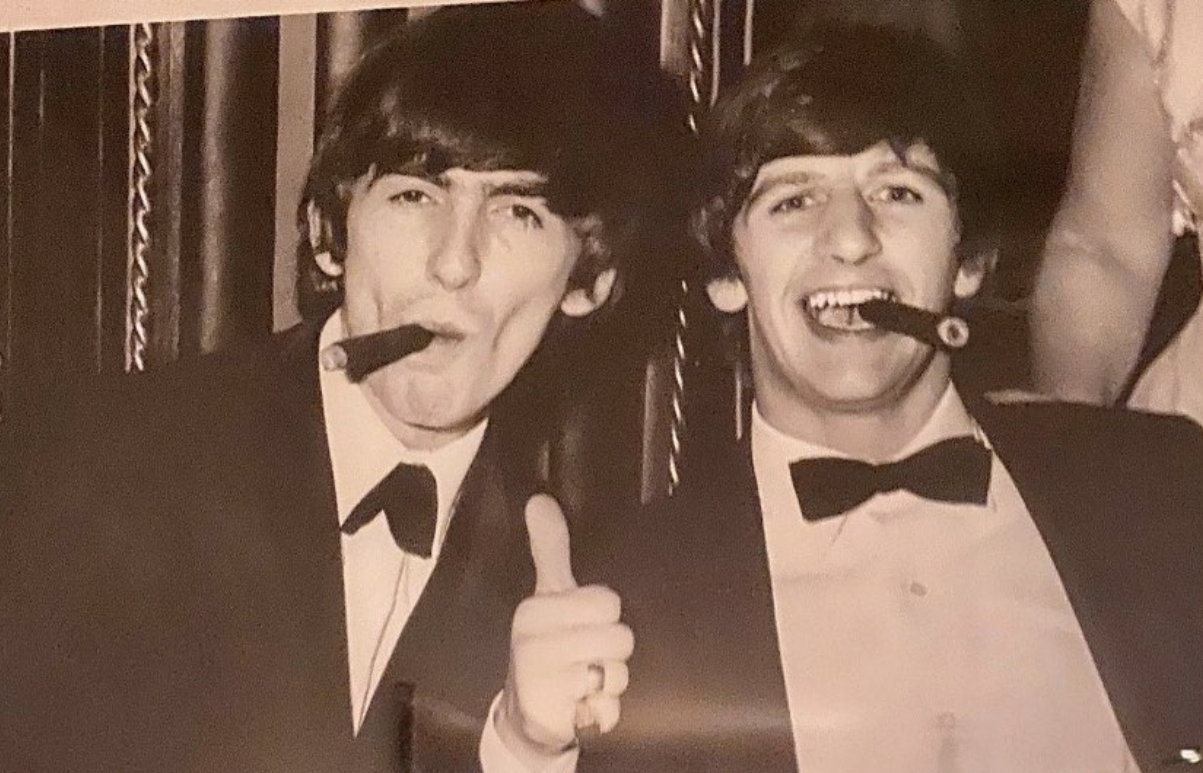 Ringo Starr sta male e salta il concerto, l’ex dei Beatles: “Disturbo sconosciuto”