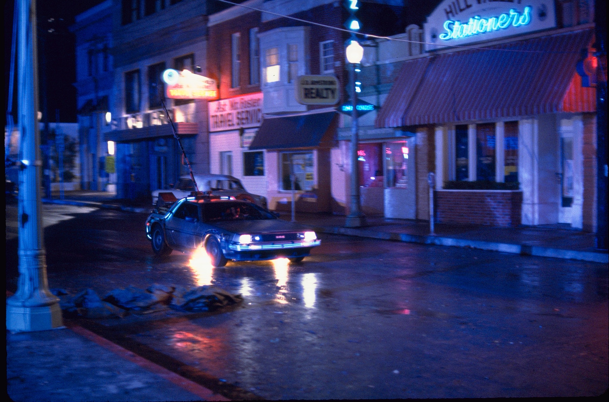 Il 21 ottobre è Il giorno di Ritorno al Futuro: 33 anni fa Marty e Doc volavano nel 2015 Il 21 ottobre è Il giorno di Ritorno al Futuro: 33 anni fa Marty e Doc volavano nel 2015