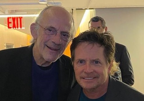 “Ritorno al futuro”… 40 anni dopo. Michael J Fox e Christopher Lloyd insieme commuovono i fan “Ritorno al futuro”… 40 anni dopo. Michael J Fox e Christopher Lloyd insieme commuovono i fan