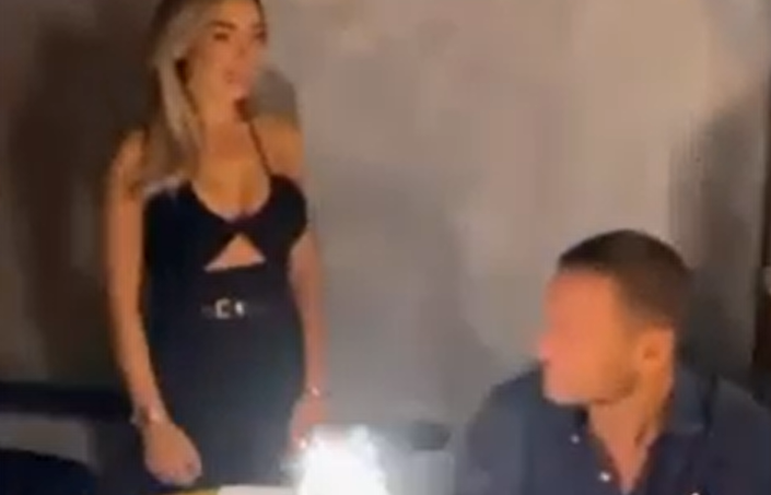Totti e Noemi Bocchi insieme in discoteca, il capitano pubblica il video su Instagram