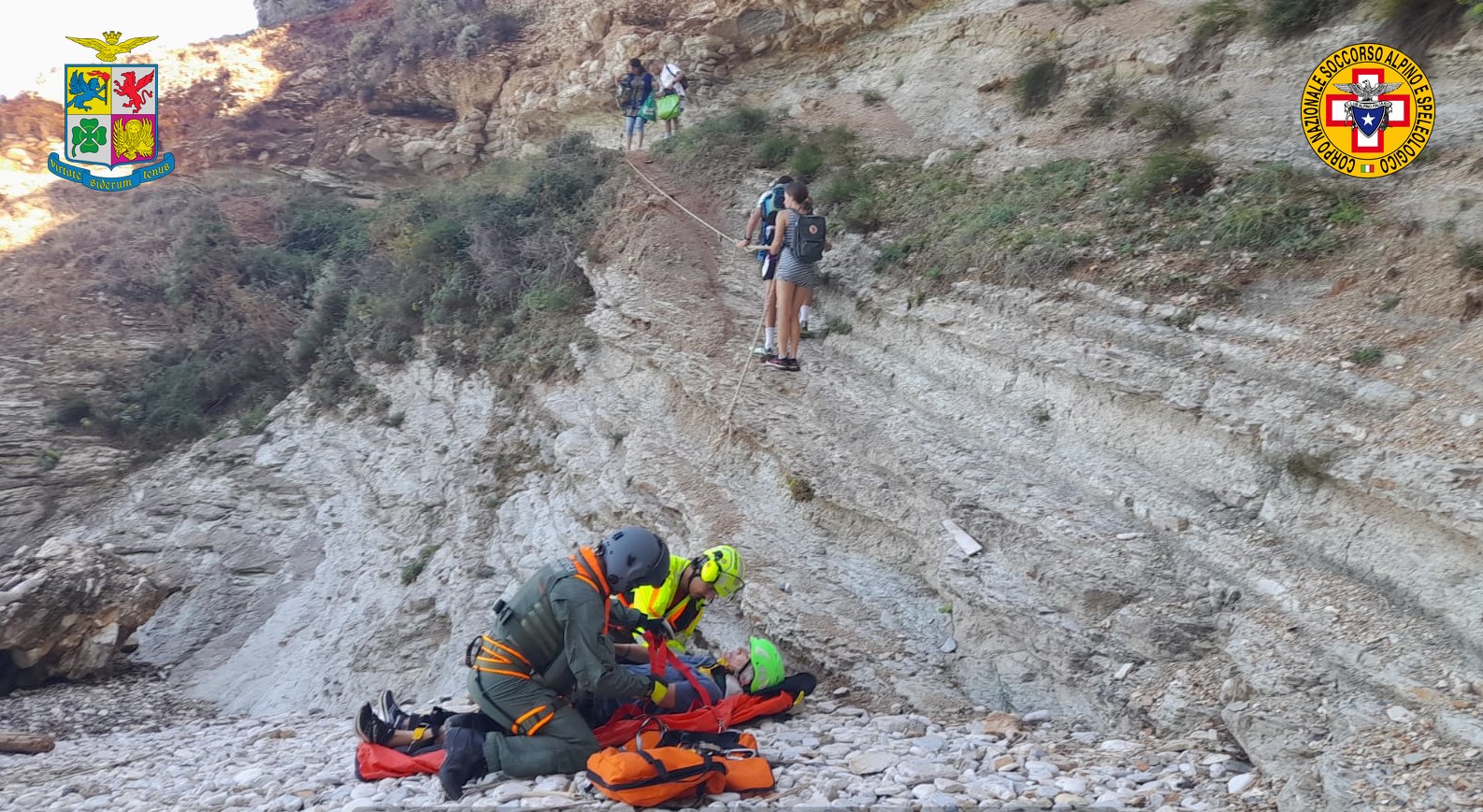 Scivola e precipita dalla scogliera: incidente per una turista americana