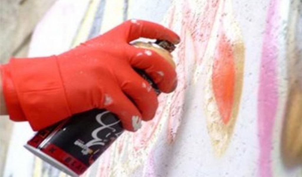 Migranti, raid in consolato libico a Palermo: liquido rosso su pareti e manifesti