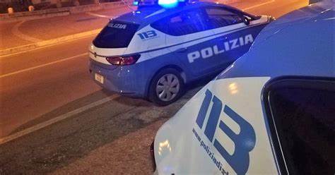 Adrano, non si ferma all’alt e ha un coltello a serramanico: denunciato