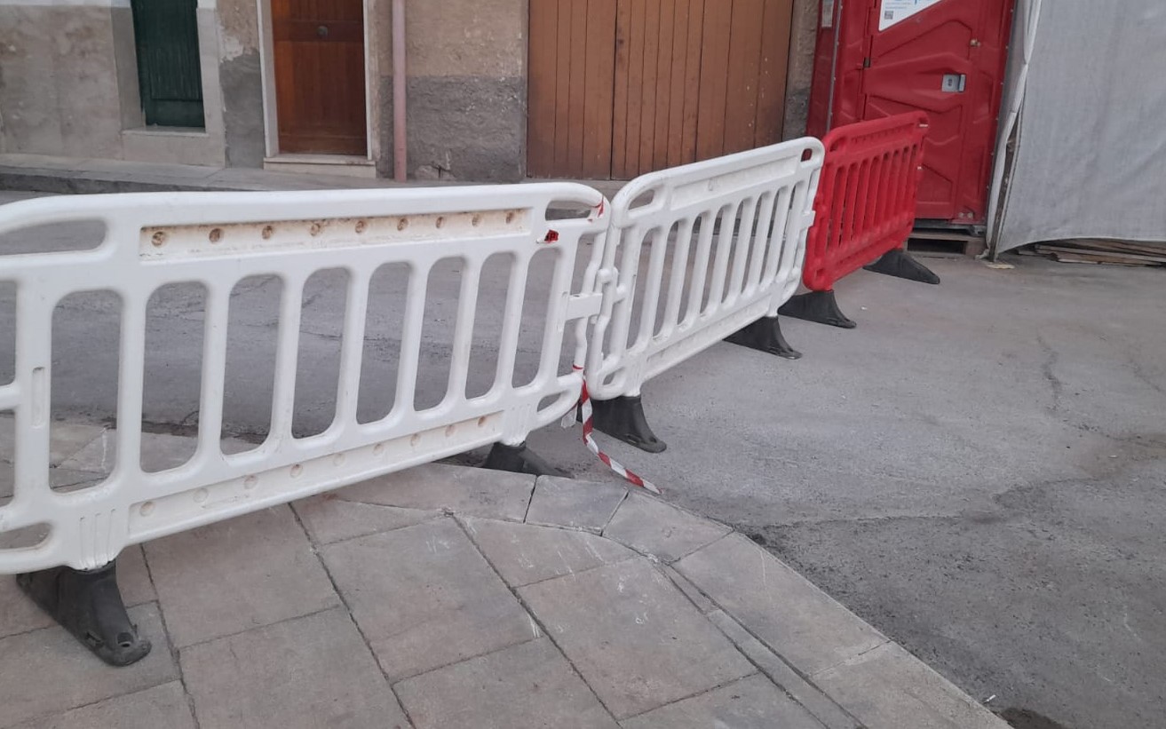 Bagheria, autopompa di calcestruzzo crea voragine: strada transennata