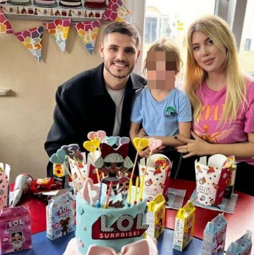 Wanda Nara e Mauro Icardi insieme alla festa di Isabella: foto sorridenti al compleanno della figlia Wanda Nara e Mauro Icardi insieme alla festa di Isabella: foto sorridenti al compleanno della figlia